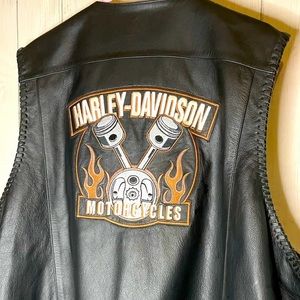 Harley- Davidson men’s leather vest with piston patch on back. 3x xxxl lost lbs